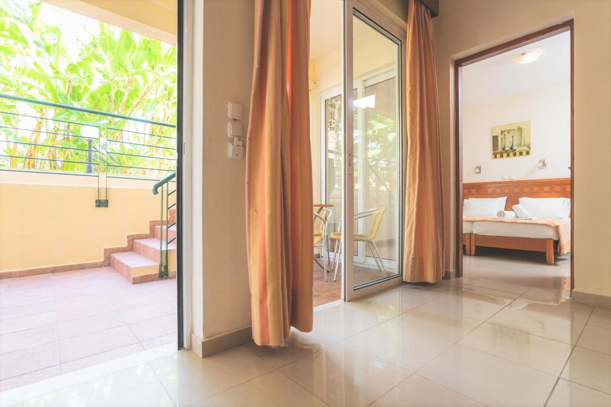 Helios Apartments カト・ダラトソ エクステリア 写真