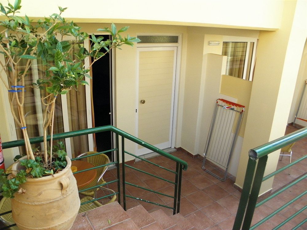 Helios Apartments カト・ダラトソ エクステリア 写真