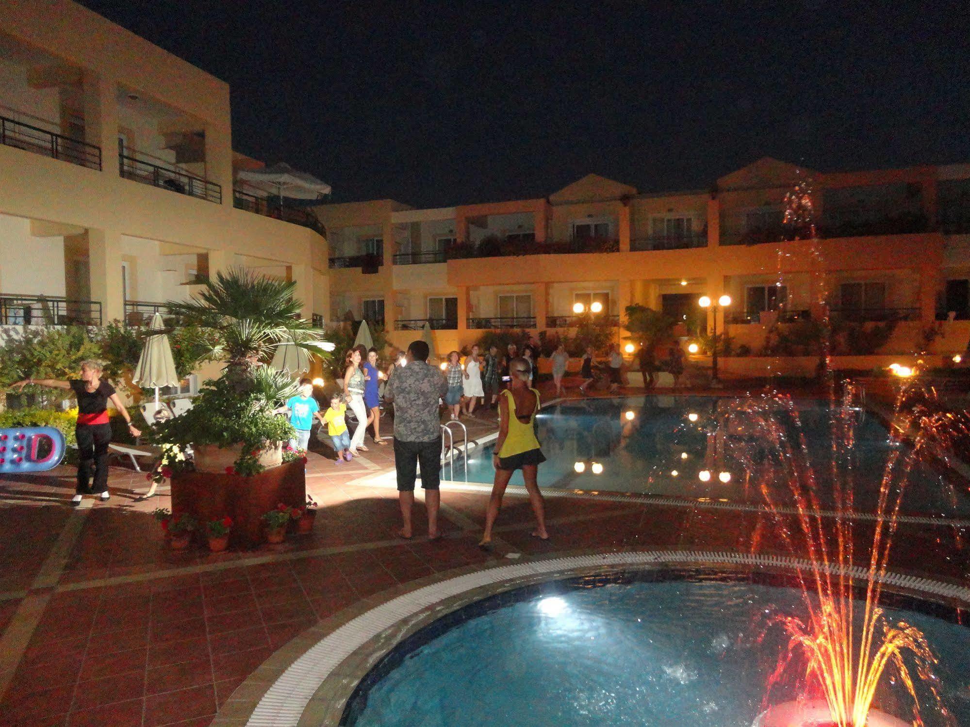 Helios Apartments カト・ダラトソ エクステリア 写真