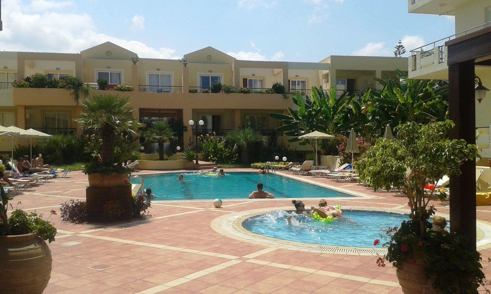 Helios Apartments カト・ダラトソ エクステリア 写真