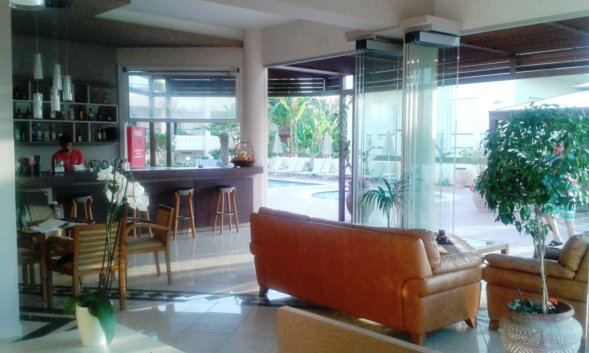 Helios Apartments カト・ダラトソ エクステリア 写真